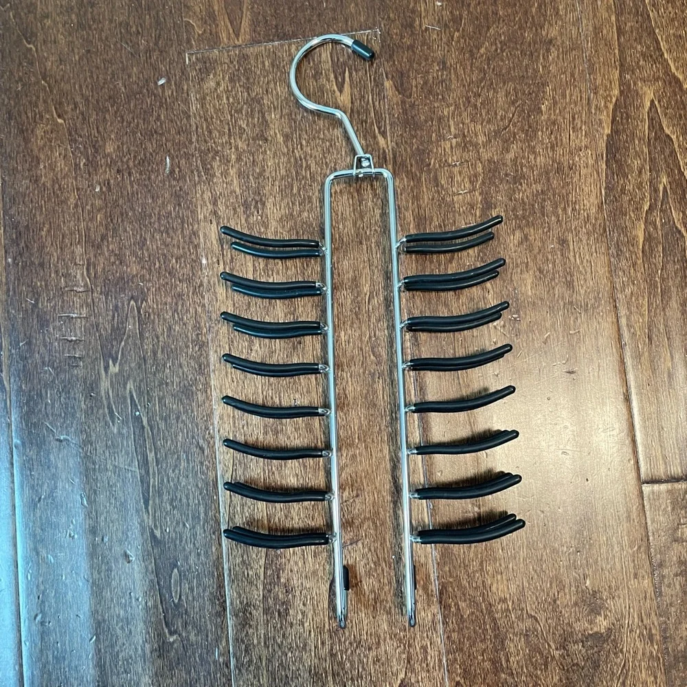 Closet tie/belt/scarf holder